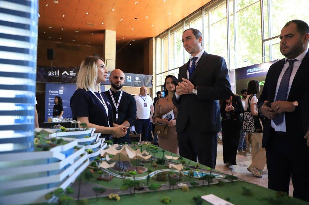 ԲՏԱ նախարար Ռոբերտ Խաչատրյանը մասնակցել է Երևան Թեք Ֆորում 2022-ին 1 ԲՏԱ նախարար Ռոբերտ Խաչատրյանը մասնակցել է Երևան Թեք Ֆորում 2022-ին