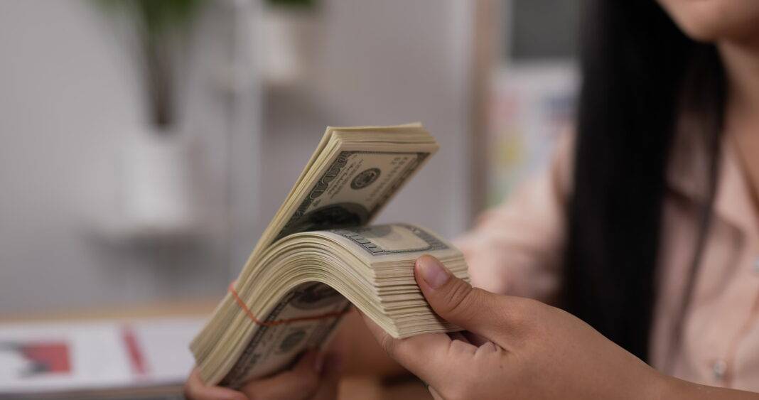 women-s-hands-are-counting-dollar-bills-free-video