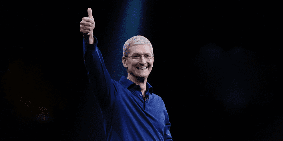 tim-cook-thumbs-up-smile (1)