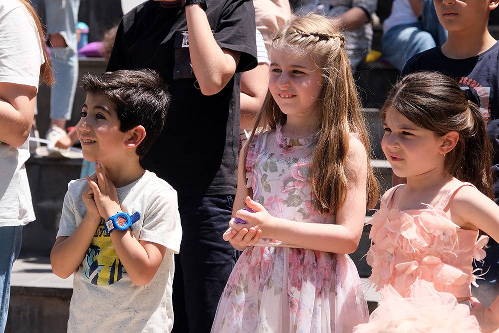 Երեխաները՝ միշտ կենտրոնում․ Բիբլոս Բանկ Արմենիայի հունիսմեկյան նվերը փոքրիկներին 14 Երեխաները՝ միշտ կենտրոնում․ Բիբլոս Բանկ Արմենիայի հունիսմեկյան նվերը փոքրիկներին