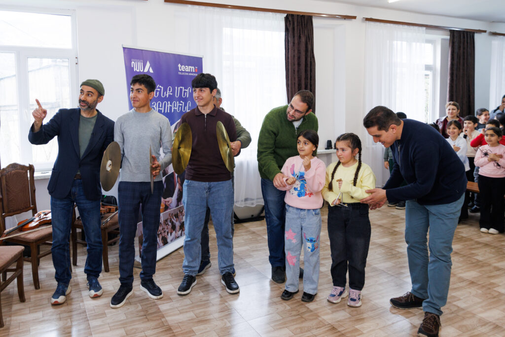 Team-ի աջակցությամբ տավուշցի հարյուրավոր աշակերտներ մասնակցել են «Սիմֆոնիկ ԴասA» կրթական ծրագրին 1 Team-ի աջակցությամբ տավուշցի հարյուրավոր աշակերտներ մասնակցել են «Սիմֆոնիկ ԴասA» կրթական ծրագրին