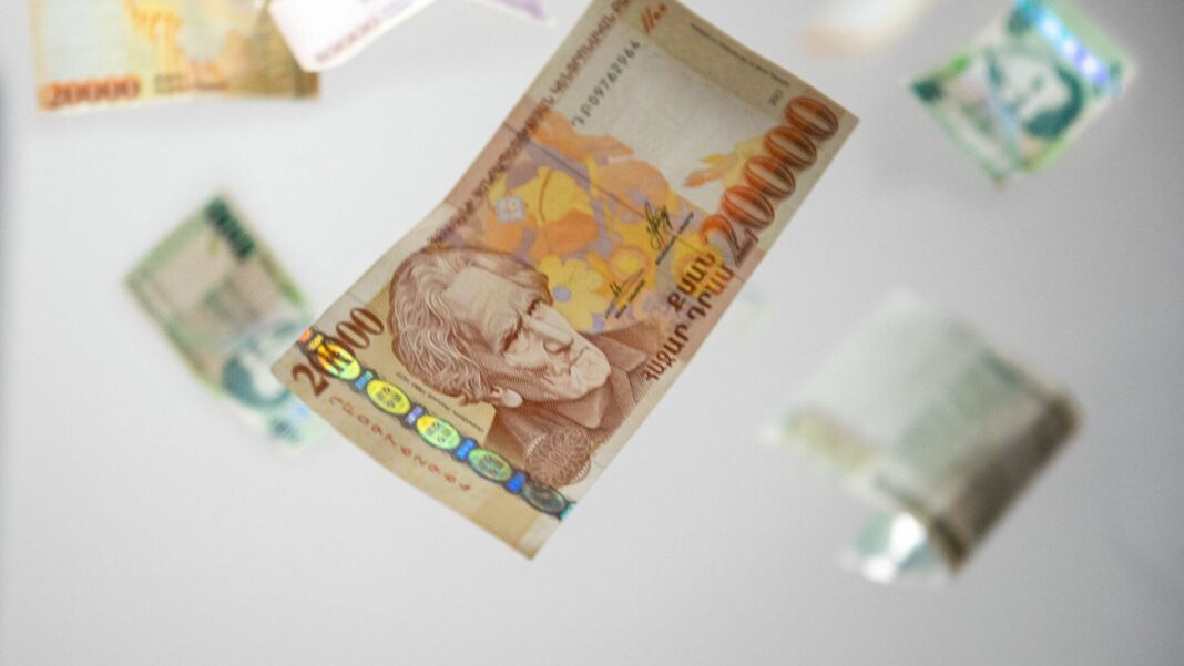 Հայկական դրամն ամենաբարձր աճ գրանցած արժույթն է աշխարհում. Bloomberg