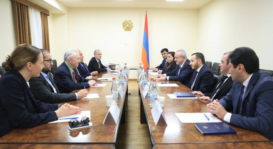 Հայաստանը պատրաստ է ընդունել «Ծրագրավորման միջազգային ուսանողական մրցույթը». ԲՏԱ նախարարը հանդիպել է ICPC հիմնադրամի նախագահ Բիլ Փաուչերի գլխավորած պատվիրակության հետ